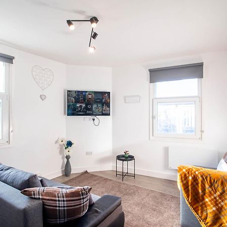 The Heart Of Huddersfield Hideaway Apartman Kültér fotó