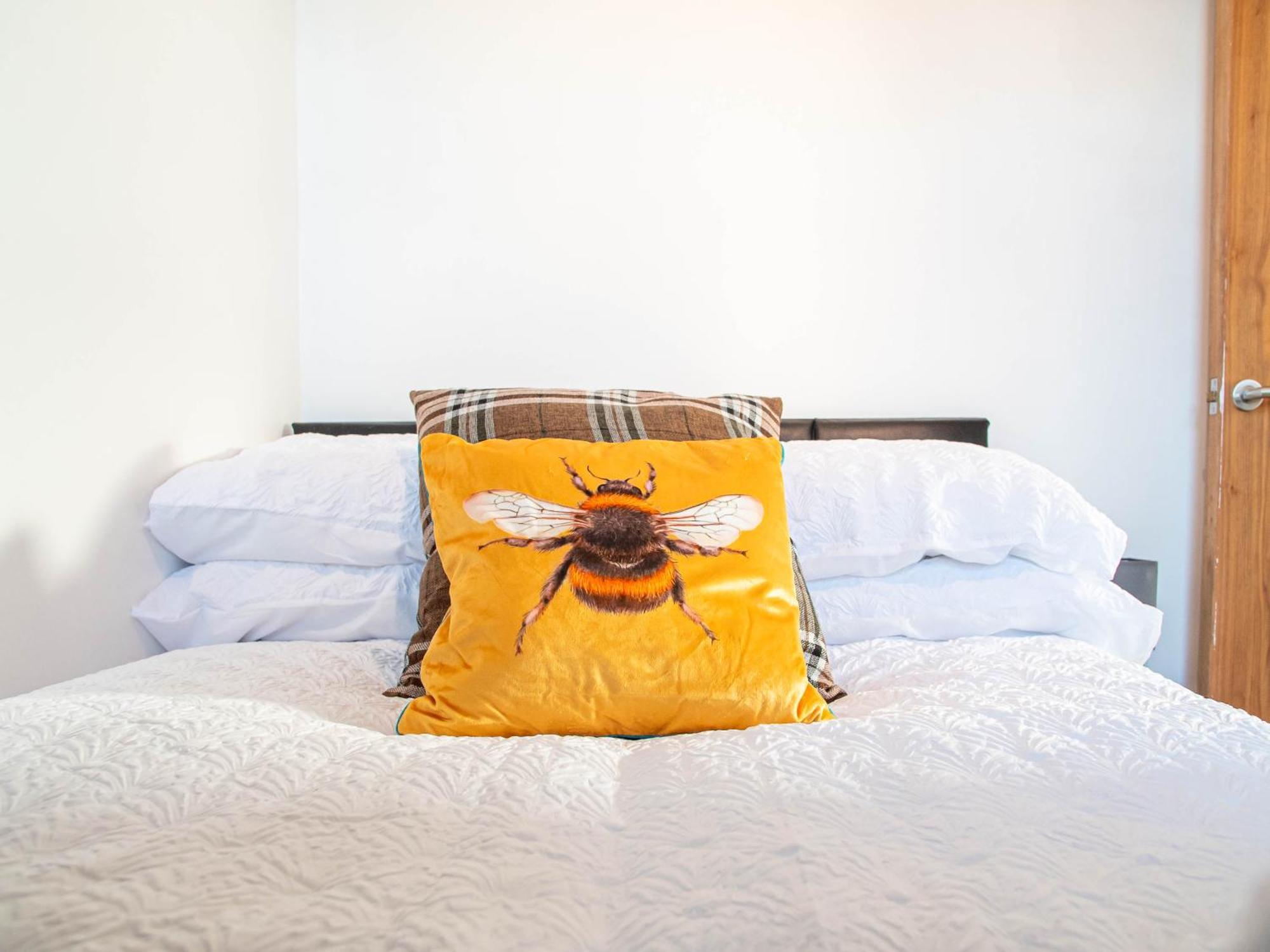 The Heart Of Huddersfield Hideaway Apartman Kültér fotó