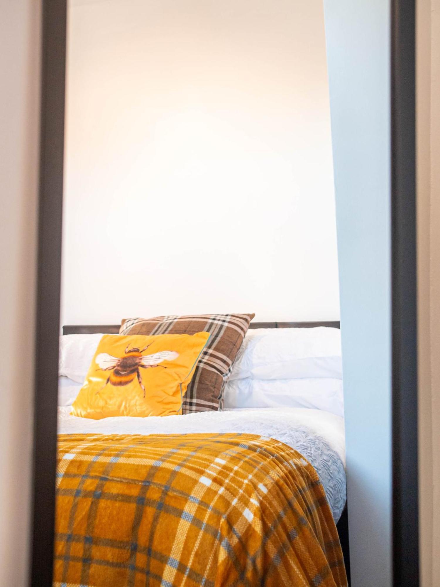 The Heart Of Huddersfield Hideaway Apartman Kültér fotó